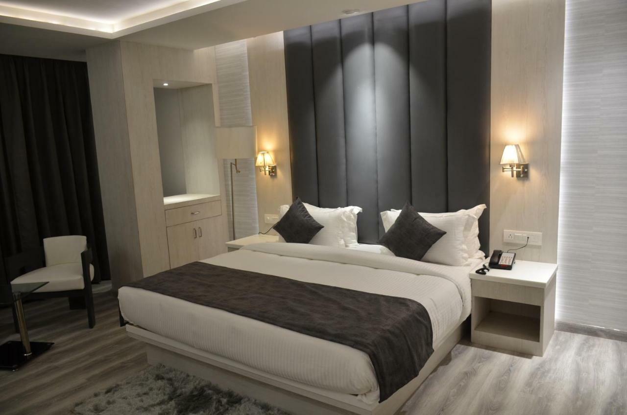 Hotel Radiance 바레일리 외부 사진