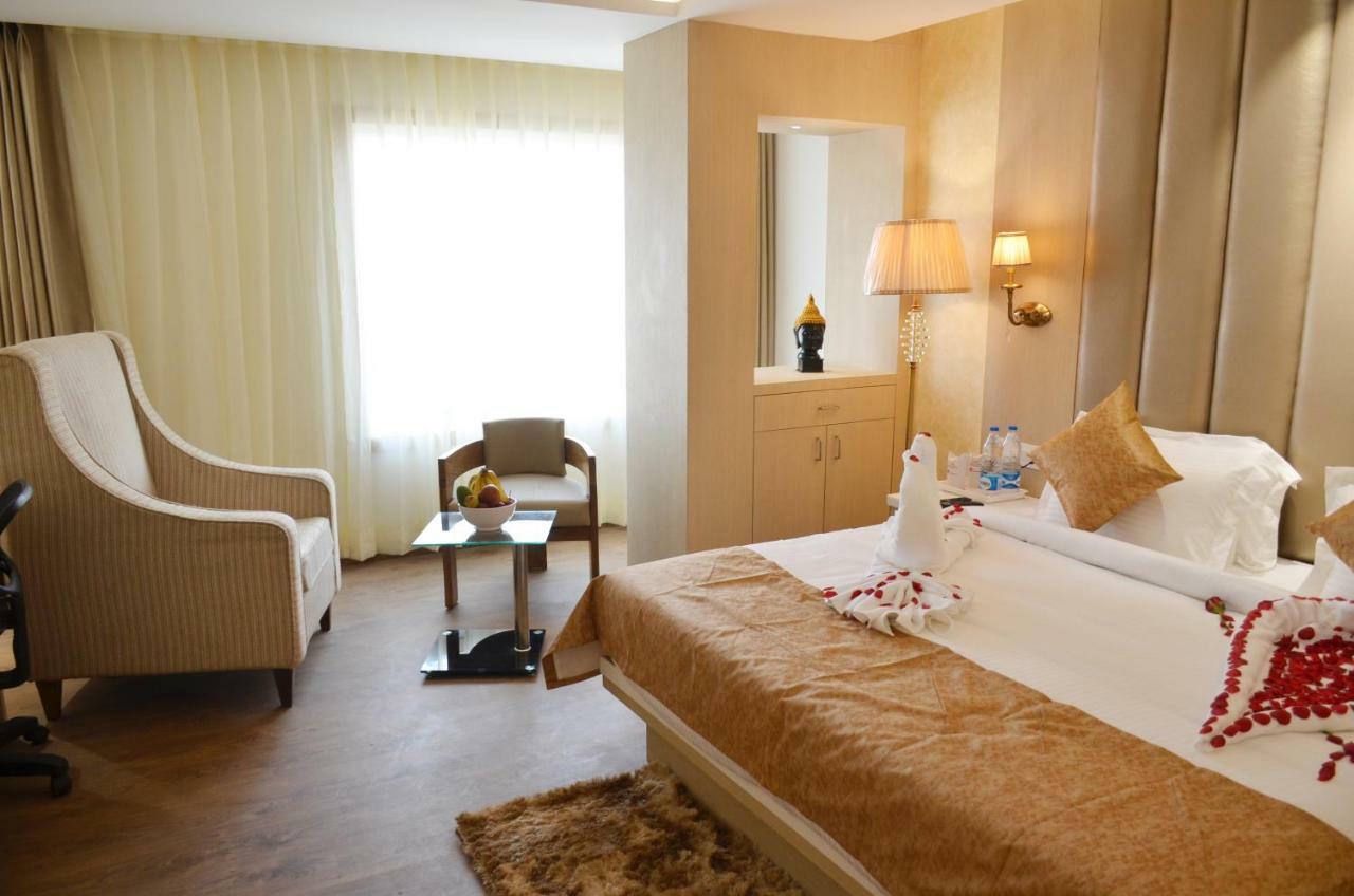 Hotel Radiance 바레일리 외부 사진
