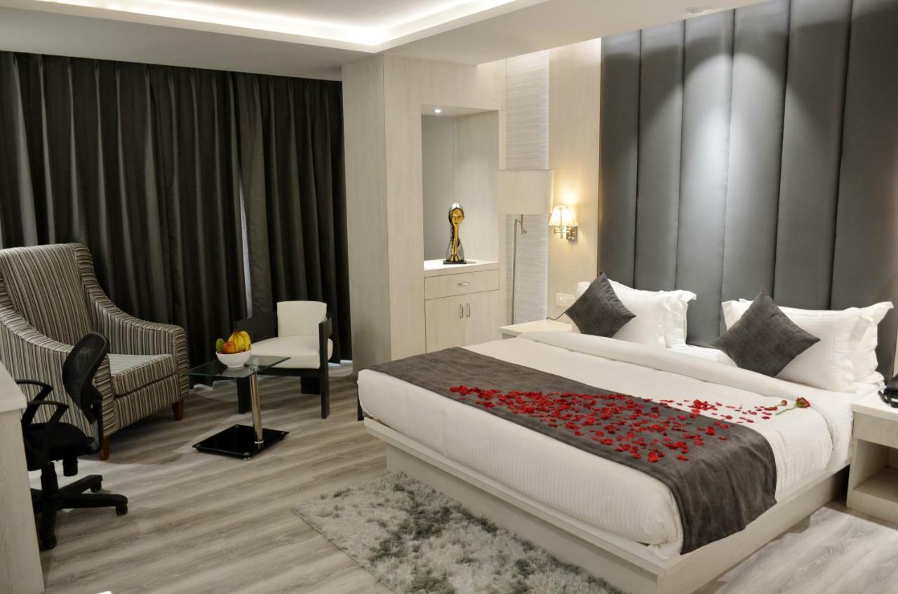 Hotel Radiance 바레일리 외부 사진