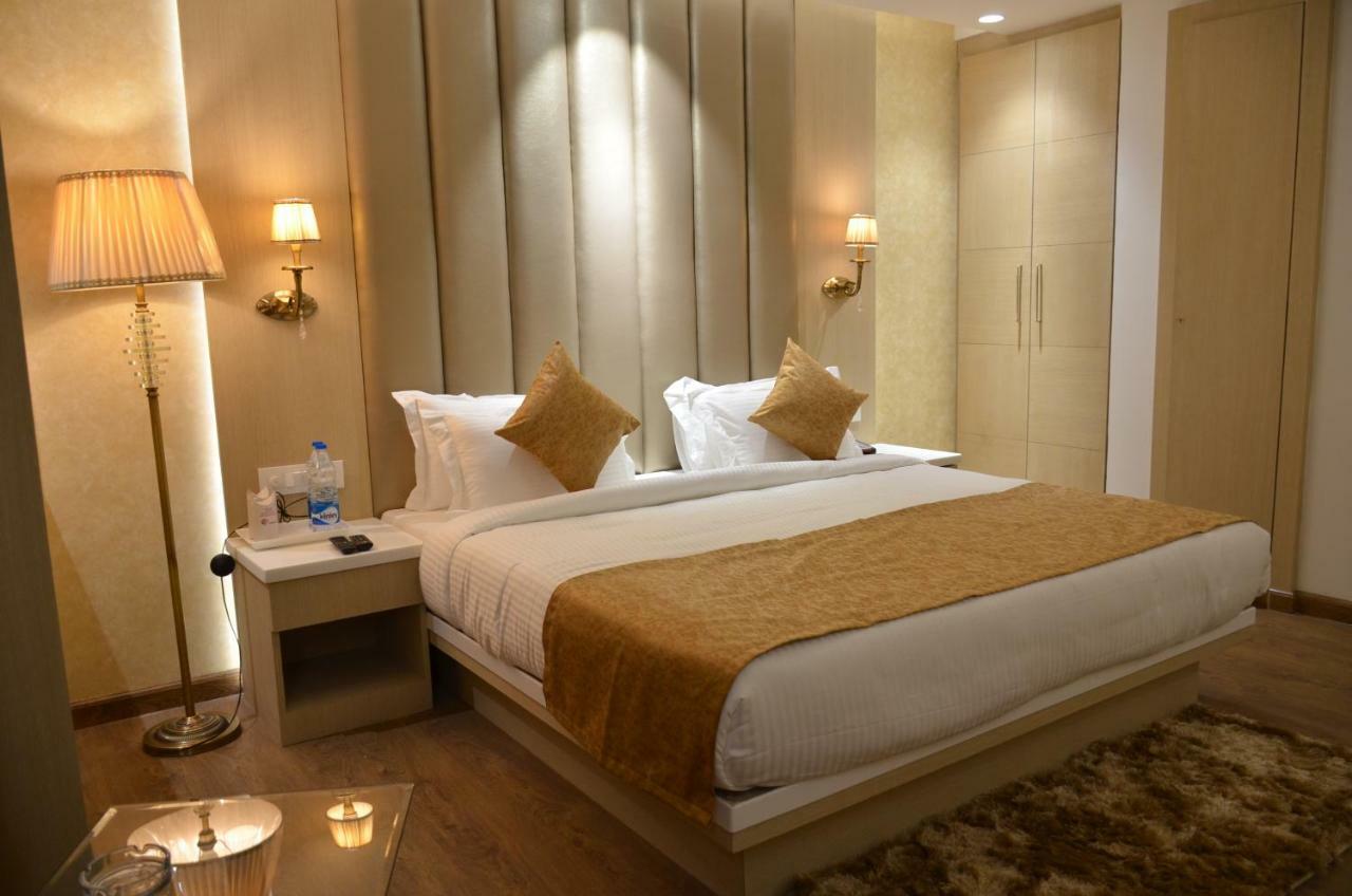 Hotel Radiance 바레일리 외부 사진