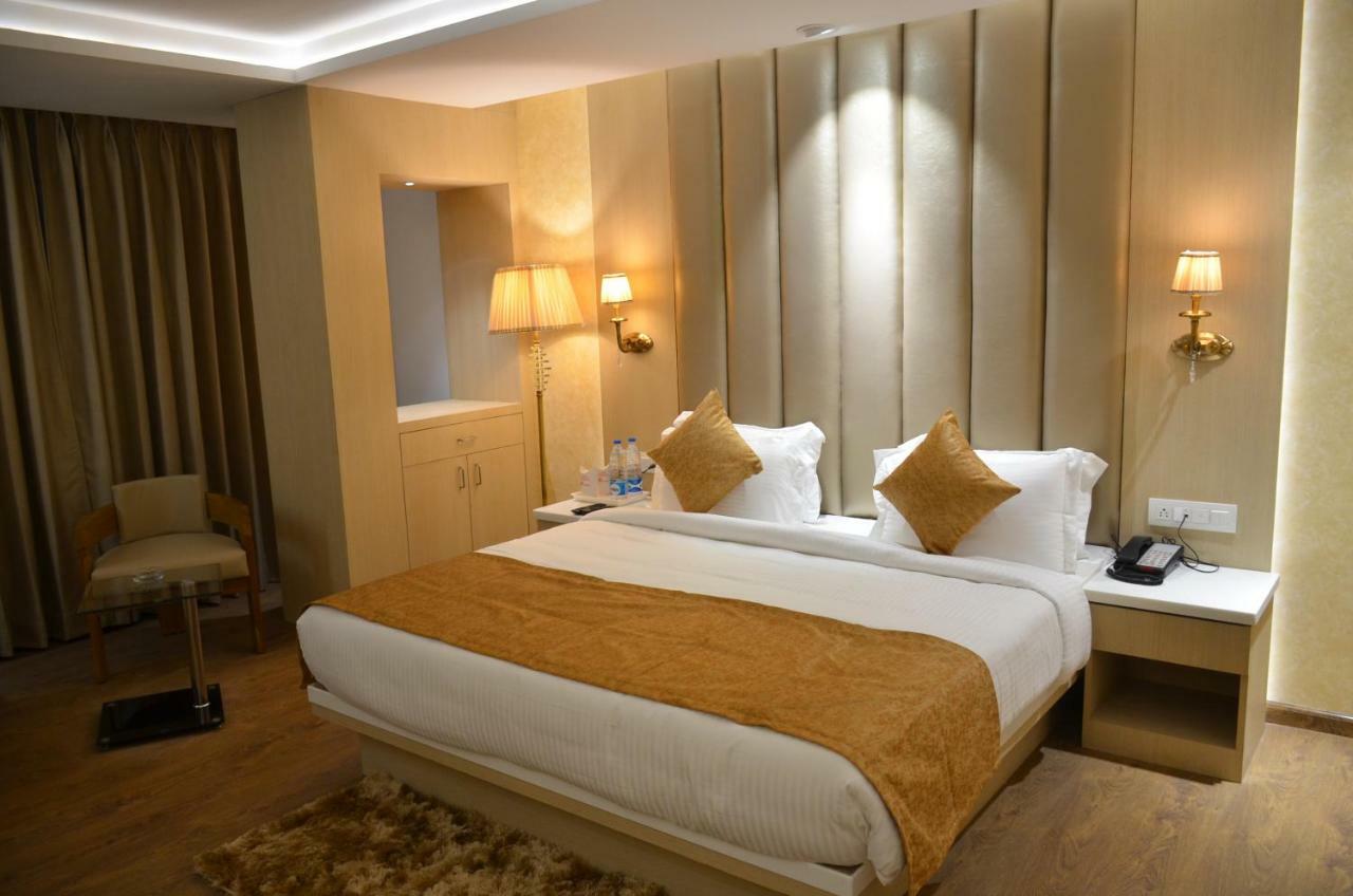 Hotel Radiance 바레일리 외부 사진