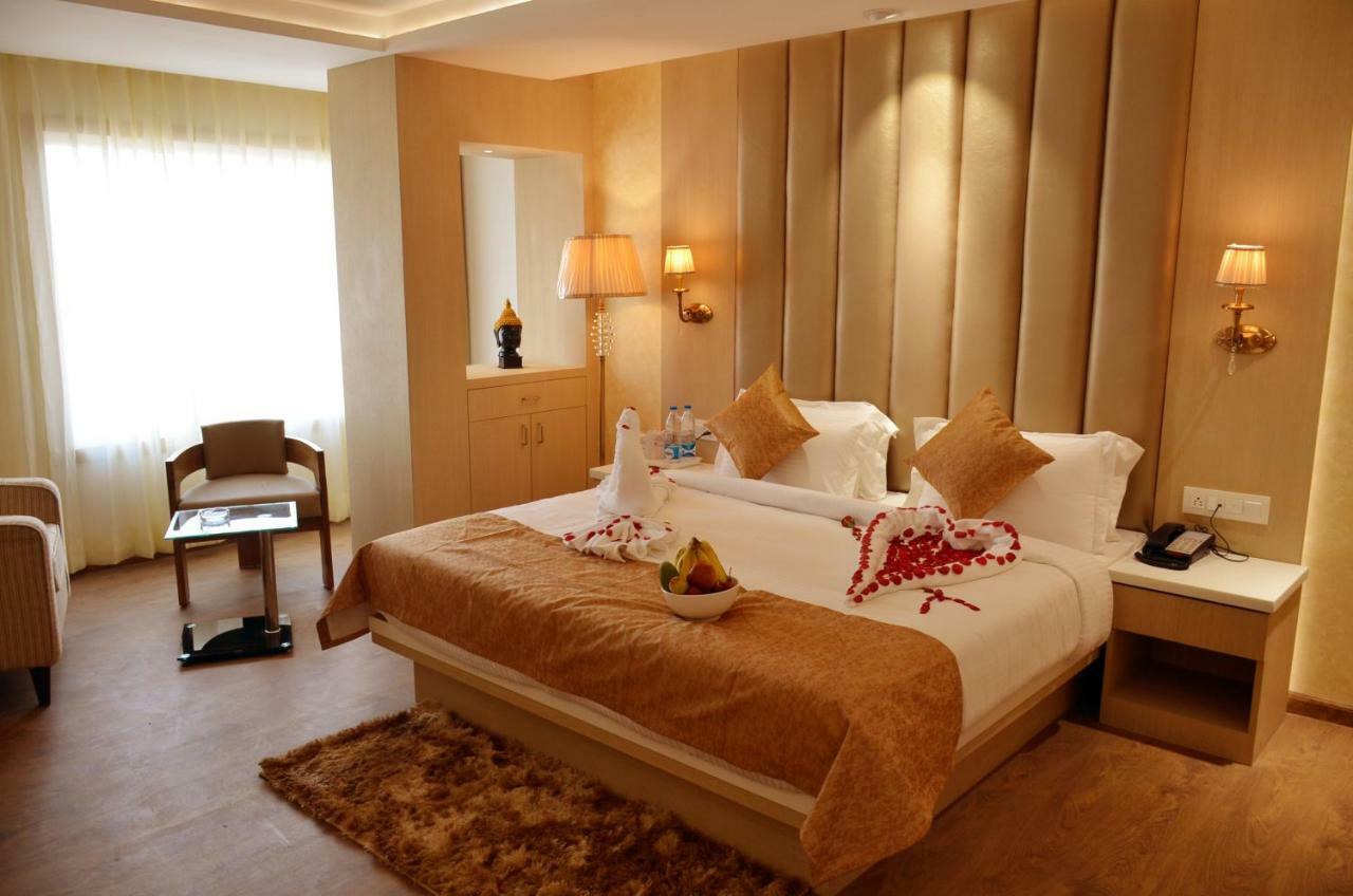 Hotel Radiance 바레일리 외부 사진